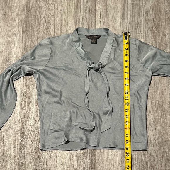 Banana Republic light blue silk blouse - Picture 6 of 17